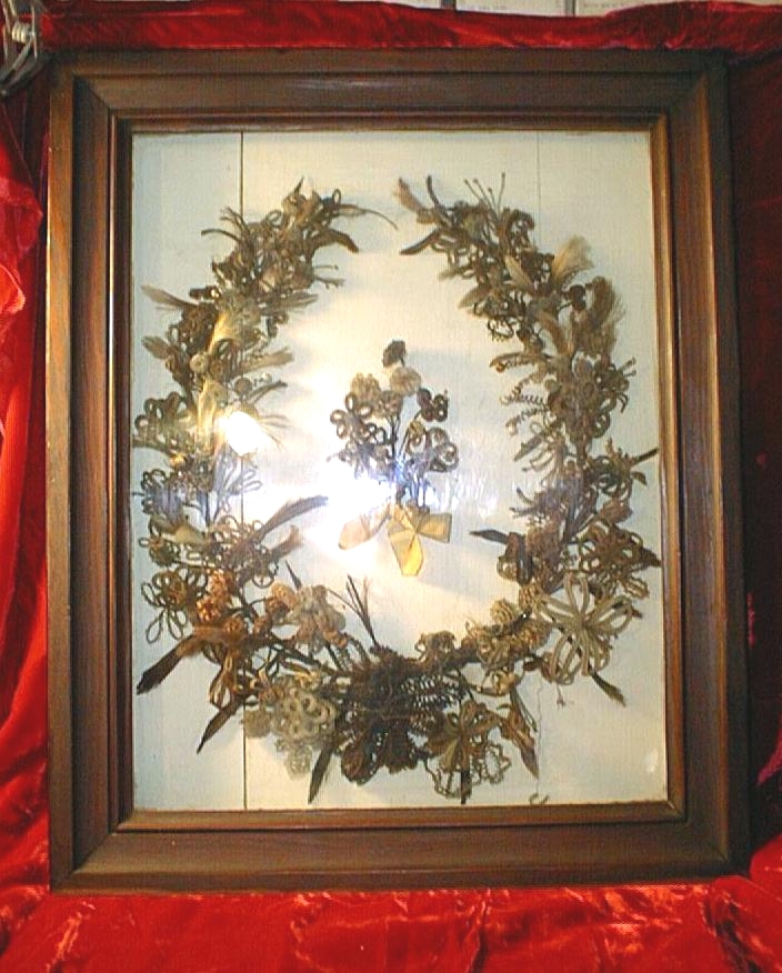 This image has an empty alt attribute; its file name is hairwreath.jpg